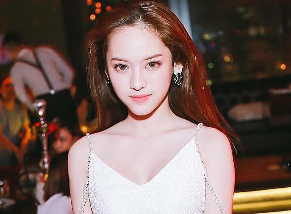 Nhan sắc nhờ dao kéo của cô gái trẻ lắm scandal - 3