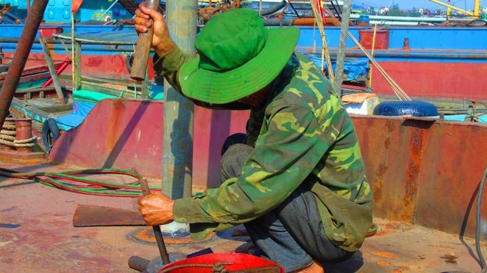 Ngư dân hào hứng chuẩn bị chuyến ra khơi đầu năm - 1 Ngư dân hào hứng chuẩn bị chuyến ra khơi đầu năm - 1