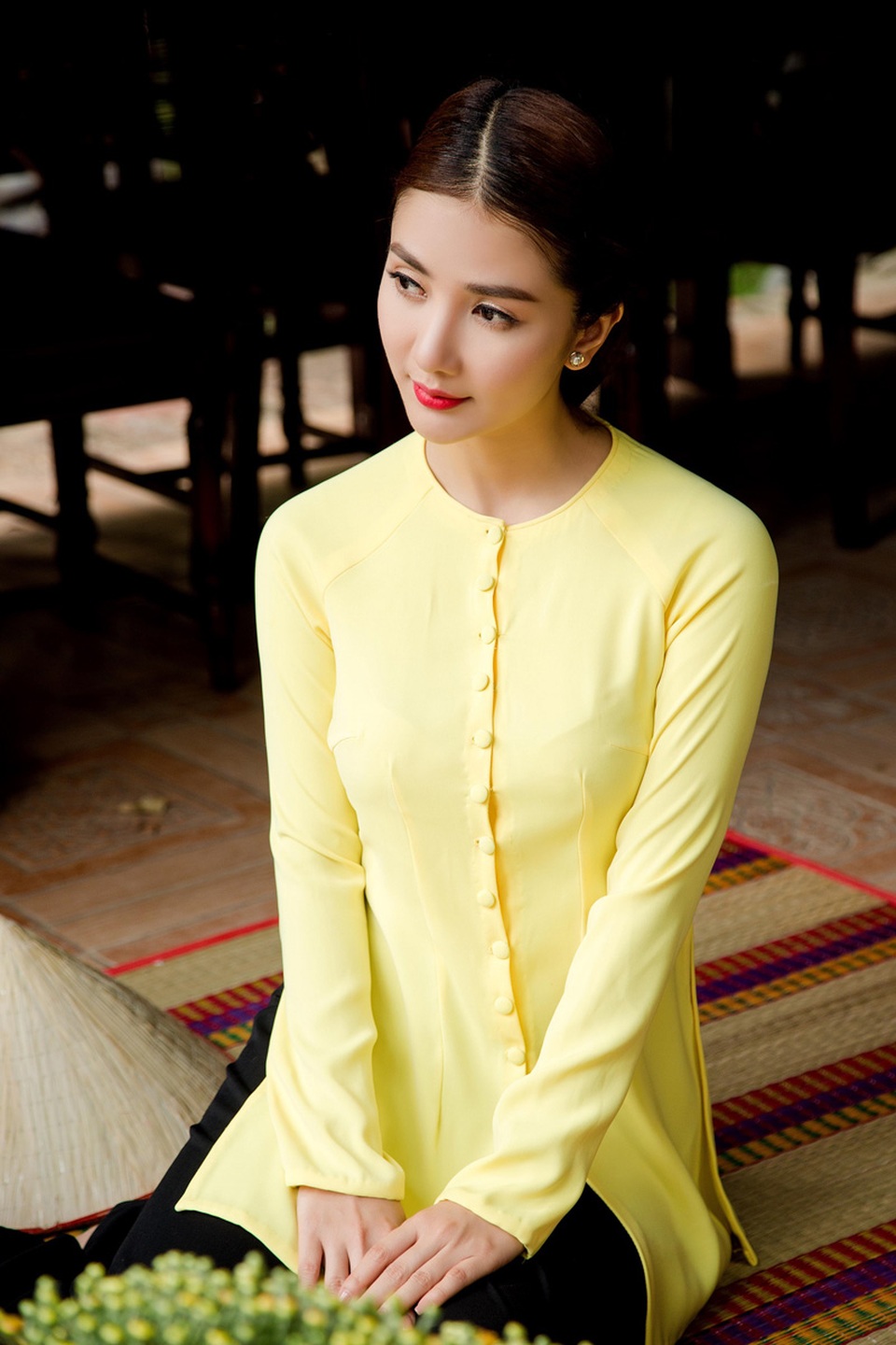 Hot girl Linh Napie khoe vẻ mặn mà trong tà áo bà ba - 5 Hot girl Linh Napie khoe vẻ mặn mà trong tà áo bà ba - 5