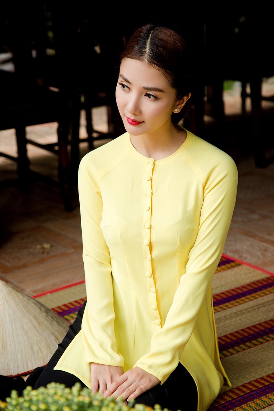 Hot girl Linh Napie khoe vẻ mặn mà trong tà áo bà ba - 4 Hot girl Linh Napie khoe vẻ mặn mà trong tà áo bà ba - 4