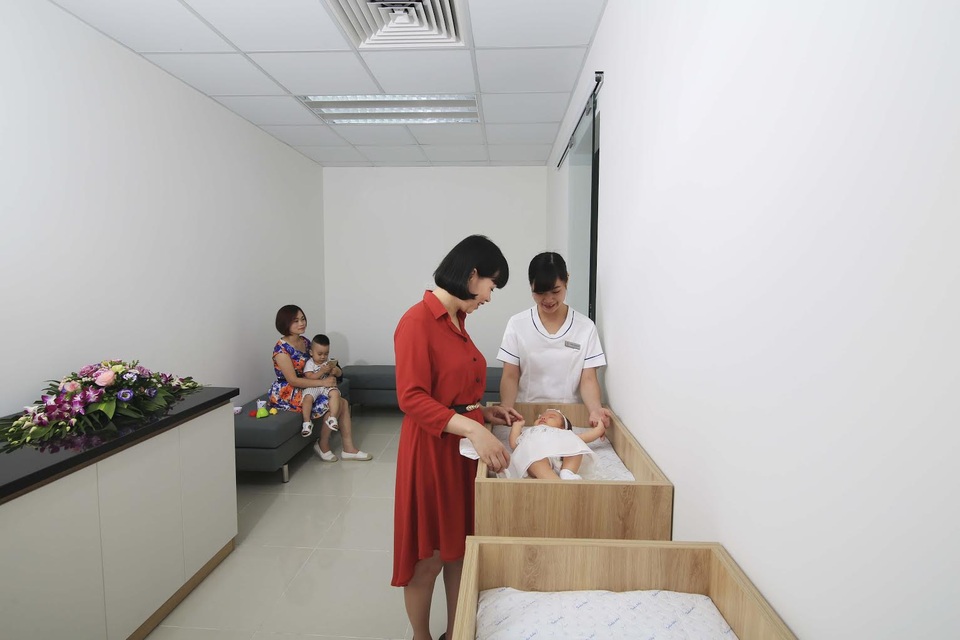 Nhiều trẻ chịu di chứng não vì không tiêm phòng - 2 Hệ thống phòng riêng thay đồ, pha sữa cho trẻ.
