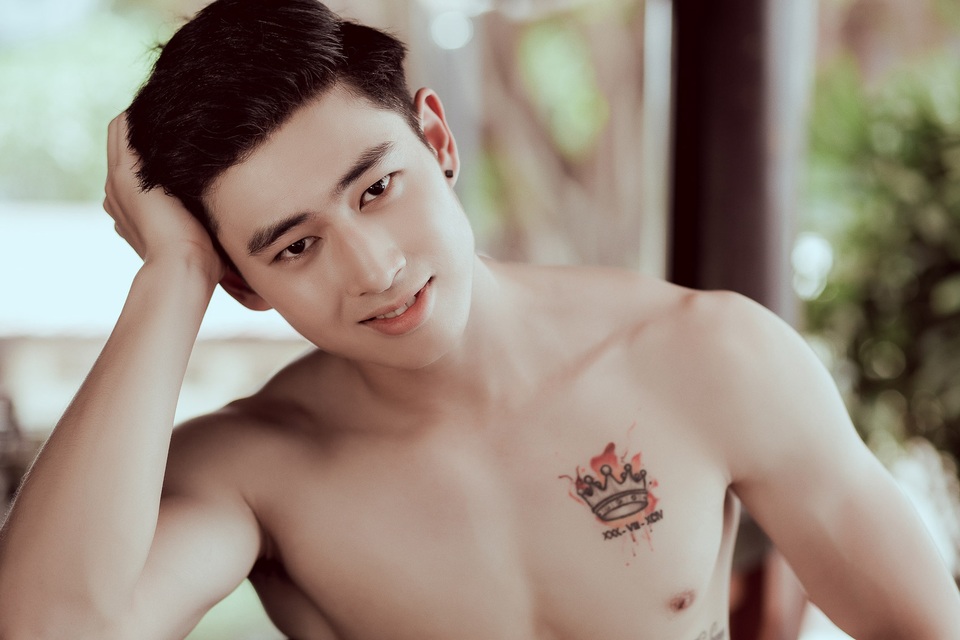 Nam vương Tiến Đạt: “Nhiều lần bị gạ tình nhưng tôi vẫn sống đúng giới tính của mình” - 1 Nam vương Quốc tế 2017 - Tiến Đạt.