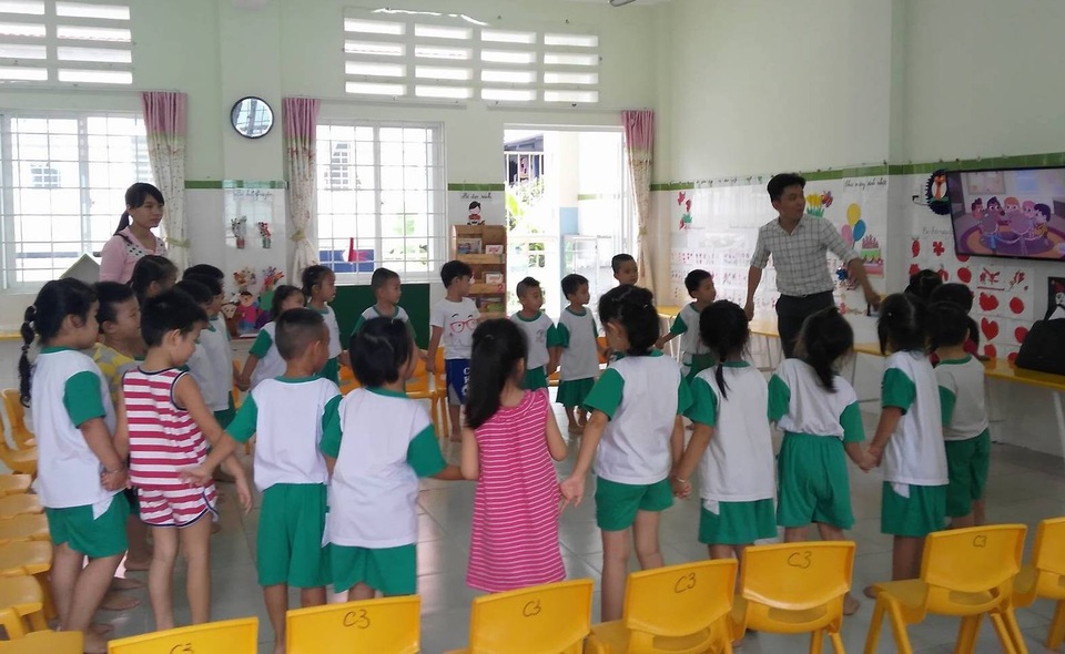 Trường tiên tiến hay trường thu tiền tiên tiến? - 1 Học sinh theo học lớp tiên tiến ở Trường mầm non Họa Mi, Nhà Bè, TPHCM phải đóng thêm 1.496.000 đồng/tháng
