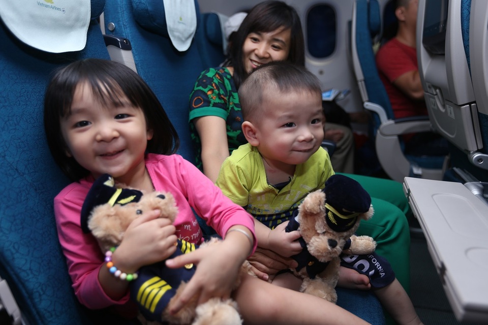 Ấn tượng những “tiếp viên hàng không nhí” trong dịp 1/6 - 8