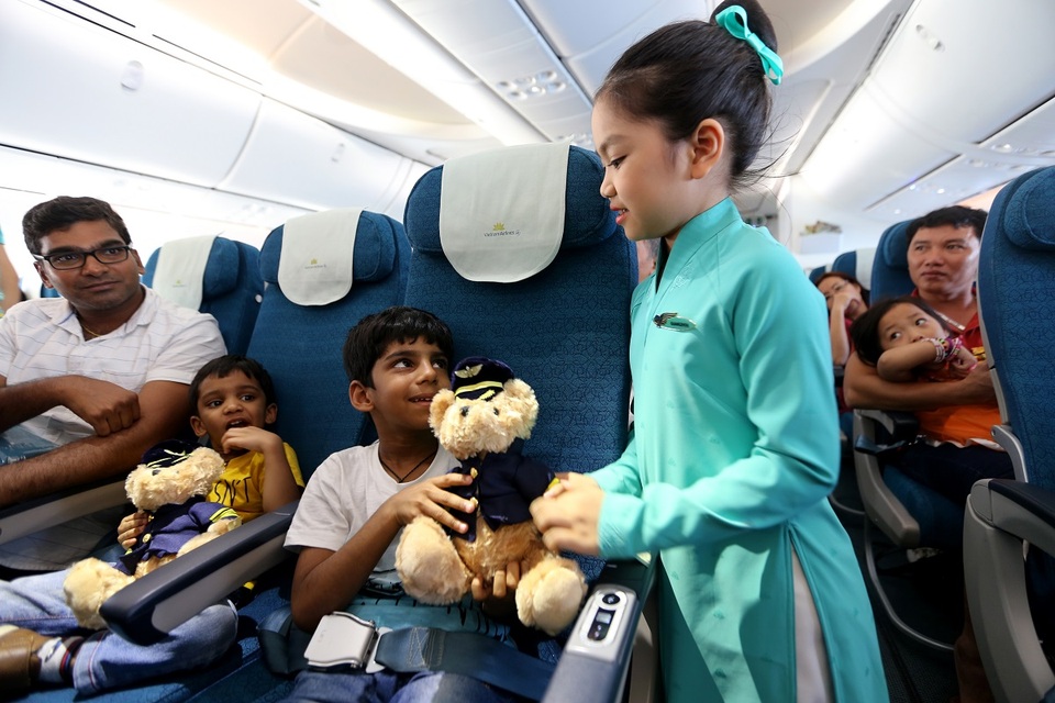 Ấn tượng những “tiếp viên hàng không nhí” trong dịp 1/6 - 6