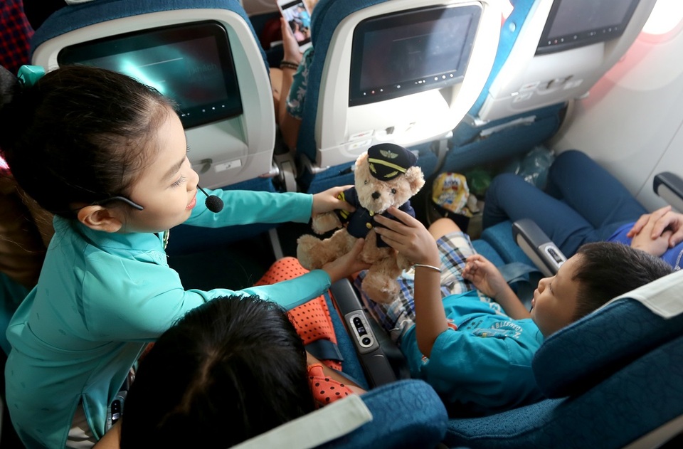Ấn tượng những “tiếp viên hàng không nhí” trong dịp 1/6 - 7