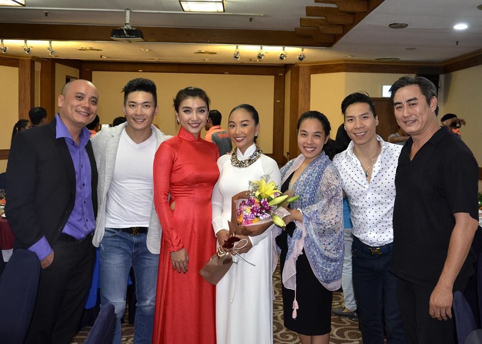 Tiêu Châu Như Quỳnh, Dương Triệu Vũ “đăng đàn” chuyện giờ giấc trong showbiz - 3 Cảm giác rất đã khi được đứng trên sân khấu có sự đầu tư và chỉn chu mọi khâu, Tiêu Châu Như Quỳnh (áo dài đỏ) nói.