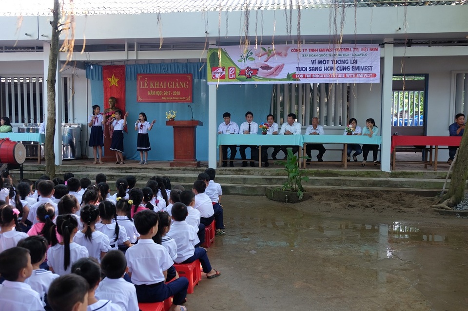 Khánh thành hệ thống nước sạch cho học sinh tiểu học Hương Mỹ 2 - 1