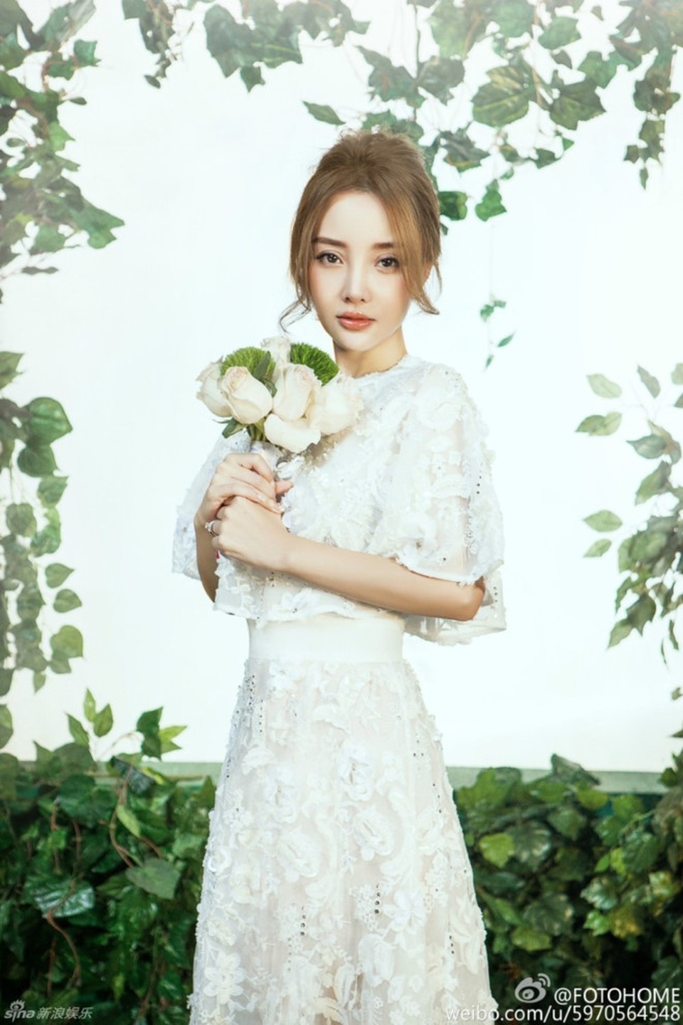 "Gái hai con" Lý Tiểu Lộ sành điệu với áo không quần - 14