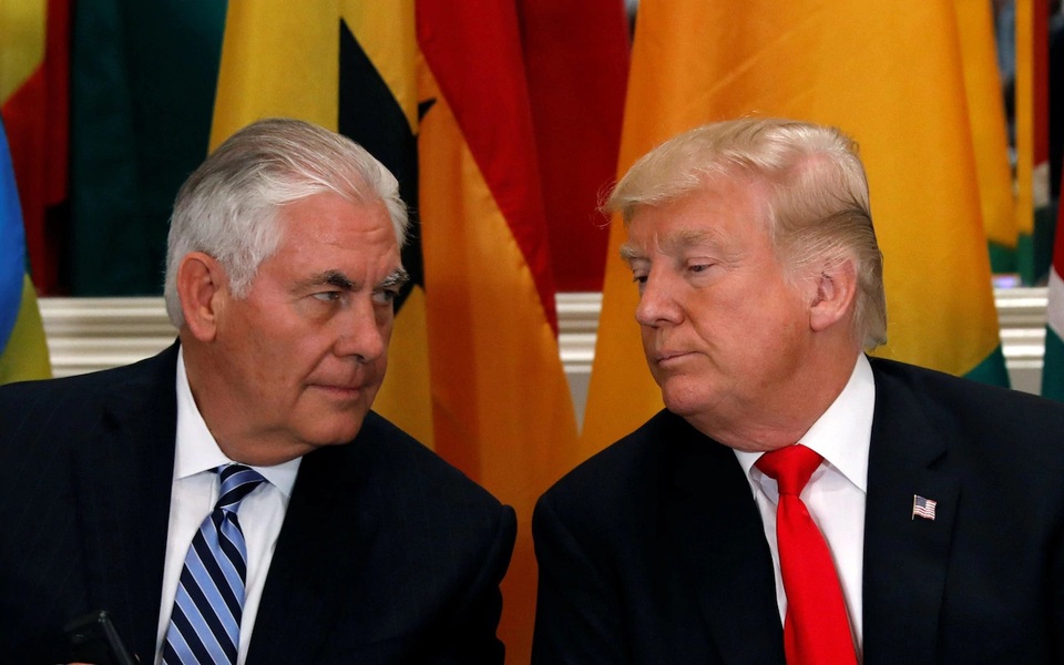 "Sếp" CIA có thể làm ngoại trưởng mới của Mỹ? - 2
Tổng thống Mỹ Donald Trump (phải) và Ngoại trưởng Rex Tillerson (Ảnh: Reuters)