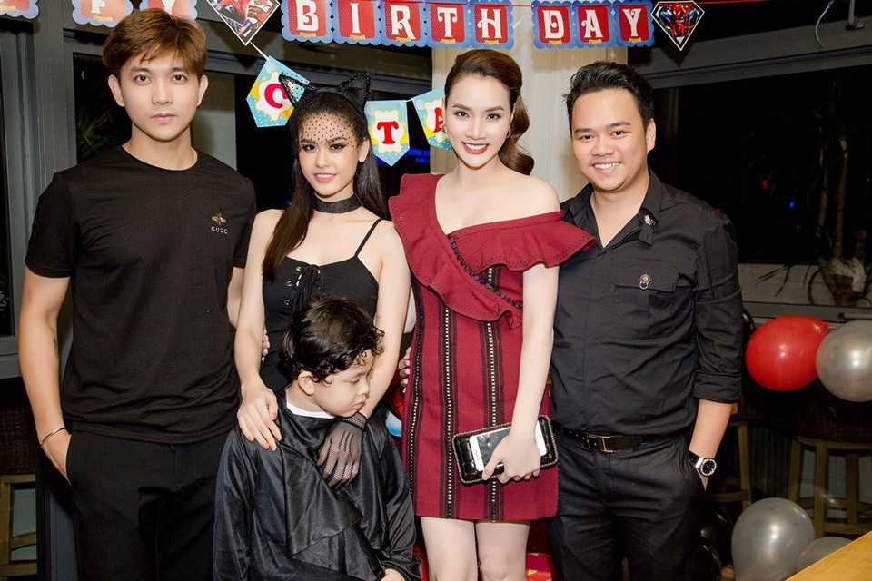 Trương Quỳnh Anh – Tim cùng tổ chức sinh nhật hoành tráng cho con trai - 16 Trang Nhung và chồng