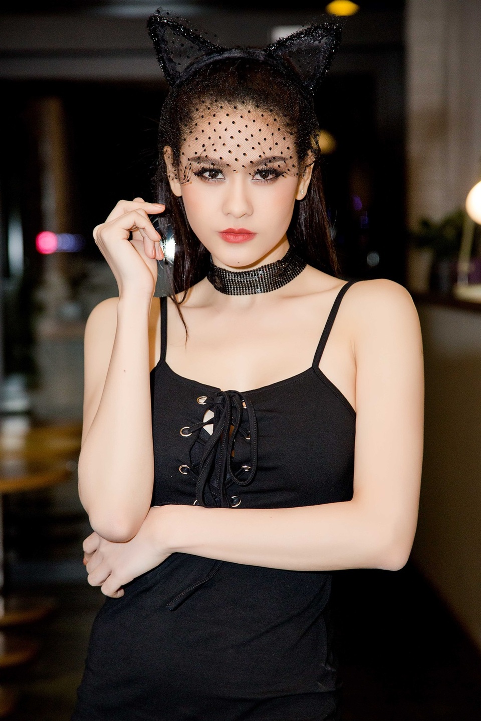Trương Quỳnh Anh – Tim cùng tổ chức sinh nhật hoành tráng cho con trai - 6 Sau khi chuẩn bị xong tiệc cho con trai, Trương Quỳnh Anh bất ngờ hóa thân thành cô người mèo cực kỳ quyến rũ và gợi cảm.