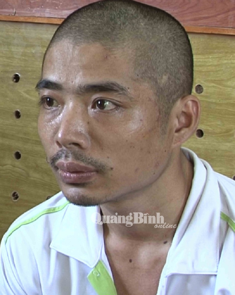 Đối tượng Nguyễn Viết Cường bị lực lượng công an bắt giữ. (Ảnh Báo Quảng Bình)