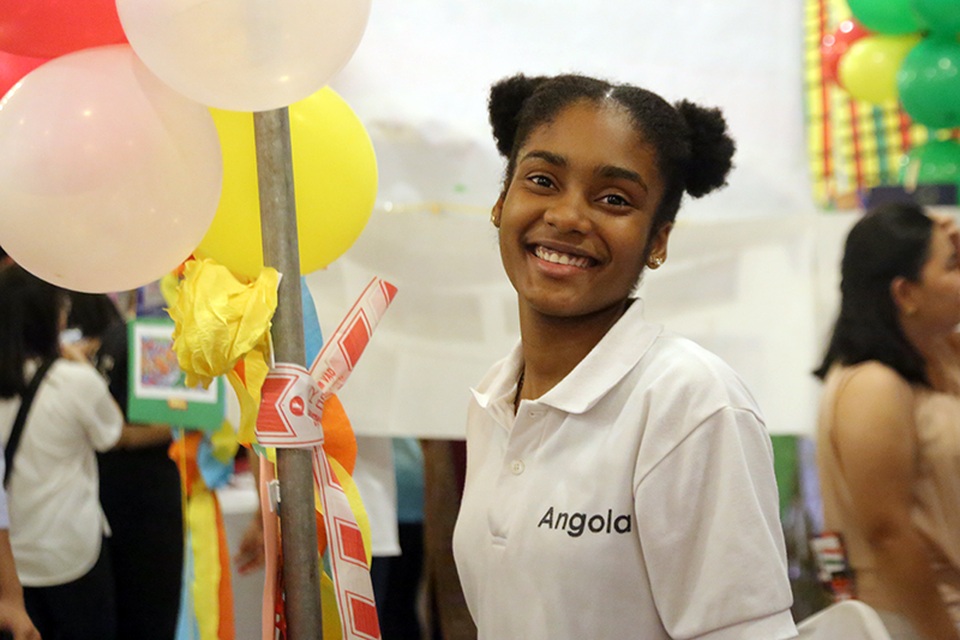 
Tình nguyện viên 12 tuổi của đất nước Angola hào hứng khi có một trải nghiệm ý nghĩa trong mùa hè 2017 tại một đất nước xa xôi.
