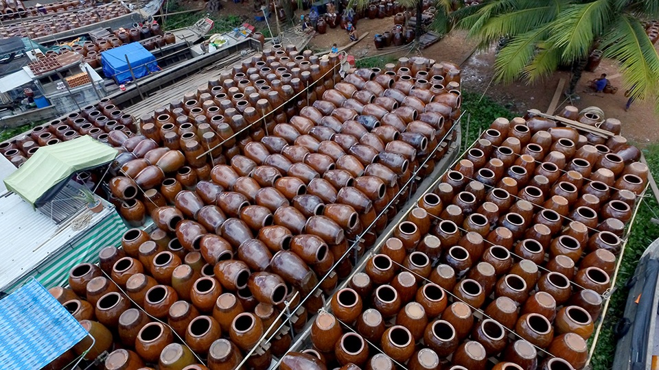 Sức sống Lò lu 150 tuổi ở Bình Dương - 13 Trung bình mỗi tháng, chỉ tính nguyên ở lò gốm Đại Hưng sản xuất ra hàng nghìn sản phẩm gốm, để phục vụ đời sống dân sinh.