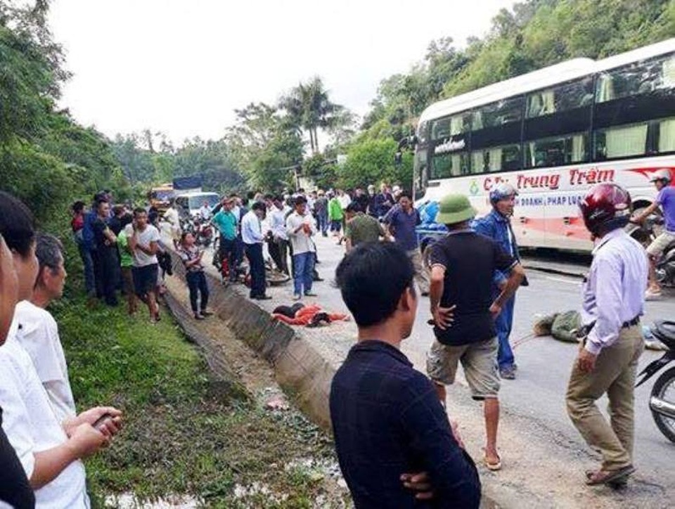 Hiện trường vụ tai nạn khiến hai phụ nữ chết thảm.