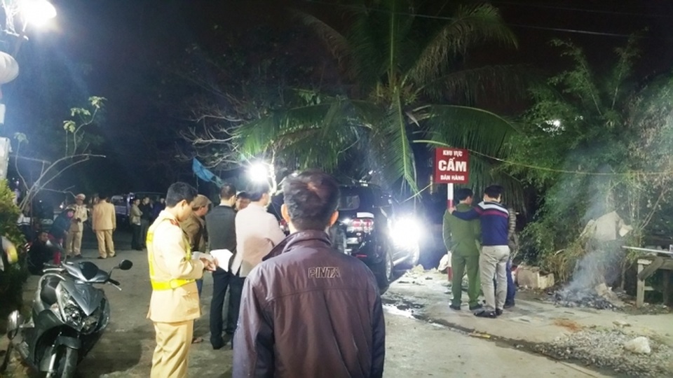 
Hiện trường vụ tai nạn ô tô mất lái làm 3 người thương vong (Ảnh: Báo Giao thông)
