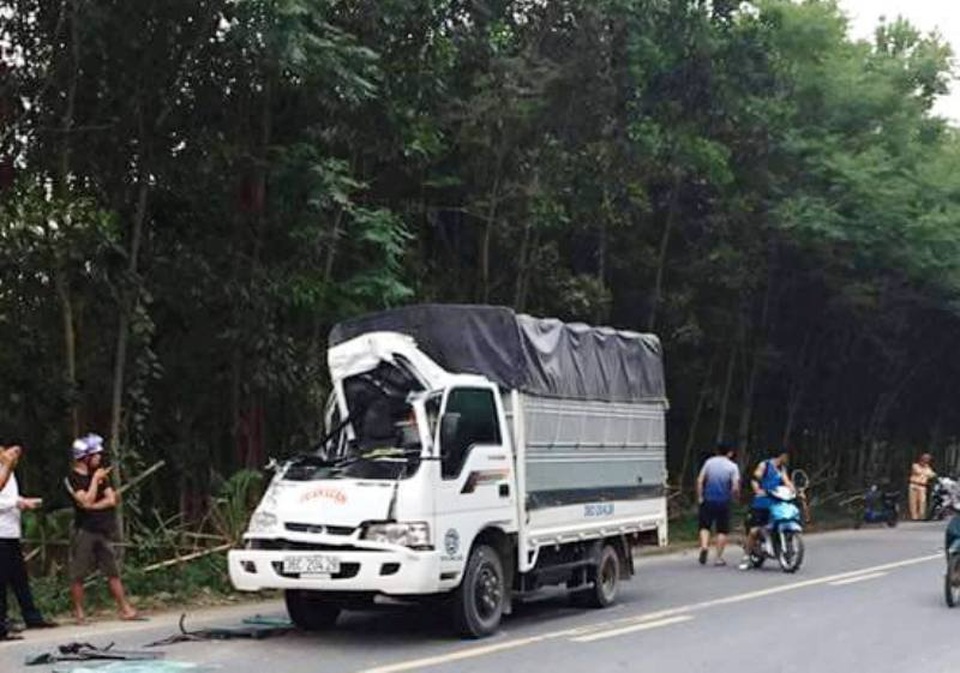 Số người chết vì TNGT tăng đột biến trong ngày nghỉ lễ cuối cùng - 1 Hiện trường 1 vụ TNGT xảy ra ở Thanh Hóa trong kỳ nghỉ lễ (ảnh: Trần Lê)