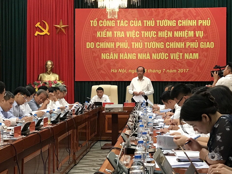 Thủ tướng chỉ đạo không nên để dòng tiền "chảy" vào một số đại gia - 1
Bộ trưởng, Chủ nhiệm Văn phòng Chính phủ Mai Tiến Dũng cho biết, Thủ tướng yêu cầu NHNN giải trình 6 vấn đề