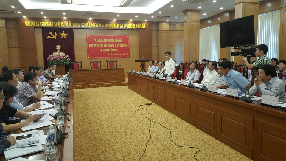 Vĩnh Phúc giao công an làm rõ tố cáo "phá rừng làm nghĩa trang" - 1
Ông Vũ Chí Giang- Phó Chủ tịch UBND tỉnh Vĩnh Phúc phát biểu tại buổi làm việc sáng 16/5 (Ảnh: T.K)