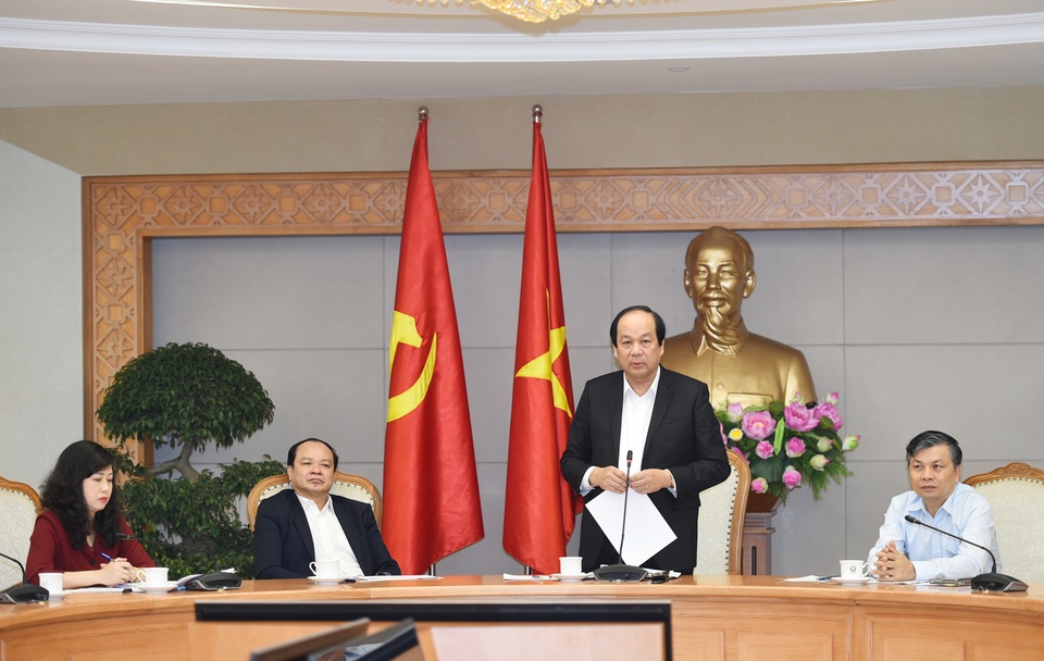 Phê bình lãnh đạo nhiều Bộ nợ nghị định mà vẫn vắng họp - 1 Tổ trưởng Tổ công tác - Bộ trưởng Mai Tiến Dũng chủ trì cuộc kiểm tra việc xây dựng văn bản hướng dẫn thi hành luật, pháp lệnh của 11 Bộ ngành (ảnh: VGP).
