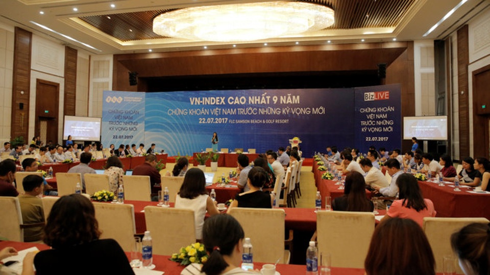 Kinh tế năm 2017: "Còn chặng đường gian khổ phía trước" - 1 Toàn cảnh toạ đàm.