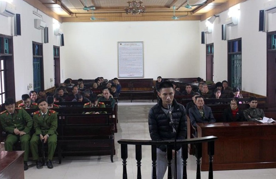 Nam thanh niên đánh chết người tàn tật chặn xe xin tiền - 1 Bị cáo Trần Phú tại phiên tòa (ảnh: Trần Tuấn)