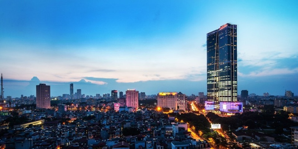 Vẻ đẹp của những tòa nhà chọc trời cao nhất Việt Nam - 2
Vẻ đẹp trong đêm của tòa tháp cao thứ 2 Hà Nội.