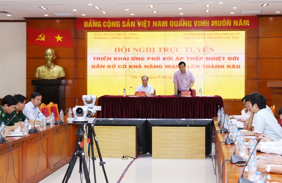 Áp thấp khả năng mạnh lên thành bão, đổ bộ Hà Tĩnh - Quảng Bình - 1 Toàn cảnh cuộc họp.