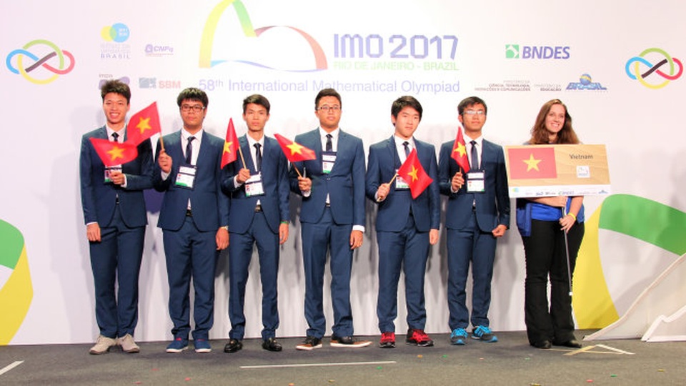 Việt Nam đoạt 4 Huy chương vàng Olympic Toán quốc tế 2017 - 1
6 thí sinh đội tuyển quốc gia Việt Nam đều giành huy chương tại kỳ thi Olympic toán học quốc tế 2017.