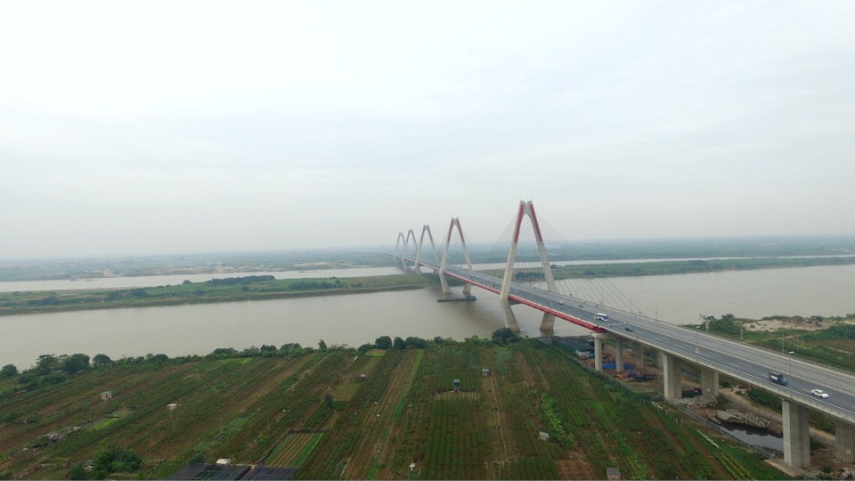 Hà Nội đề xuất xây 6 cầu mới qua sông Hồng, sông Đuống - 1
Sẽ có thêm nhiều câu cầu bắc qua sông Hồng nằm trên địa bàn TP Hà Nội (Ảnh: Toàn Vũ)