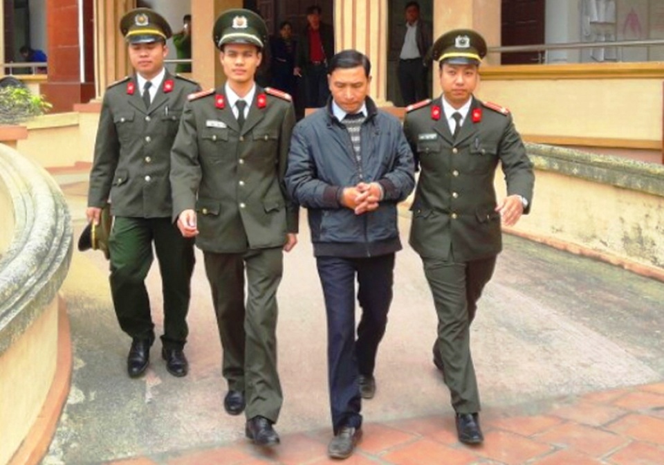 Bắt tạm giam huyện ủy viên “vu khống” lãnh đạo huyện - 2 Đinh Trọng Tấn đã có hành vi vu khống, bôi nhọ, xúc phạm lãnh đạo huyện Quảng Xương.
