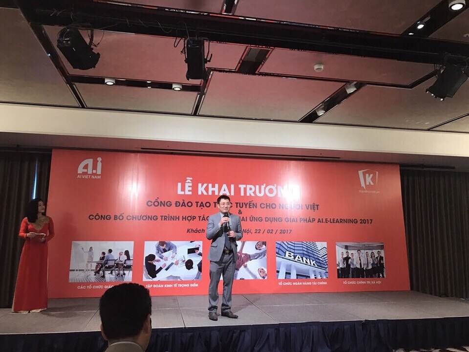 Khai trương Cổng đào tạo trực tuyến toàn diện cho người Việt - 2 Ông Hoàng Ngọc Trung,Tổng Giám đốc Công ty AI Việt Nam, phát biểu tại Lễ khai trương kienthucviet.vn