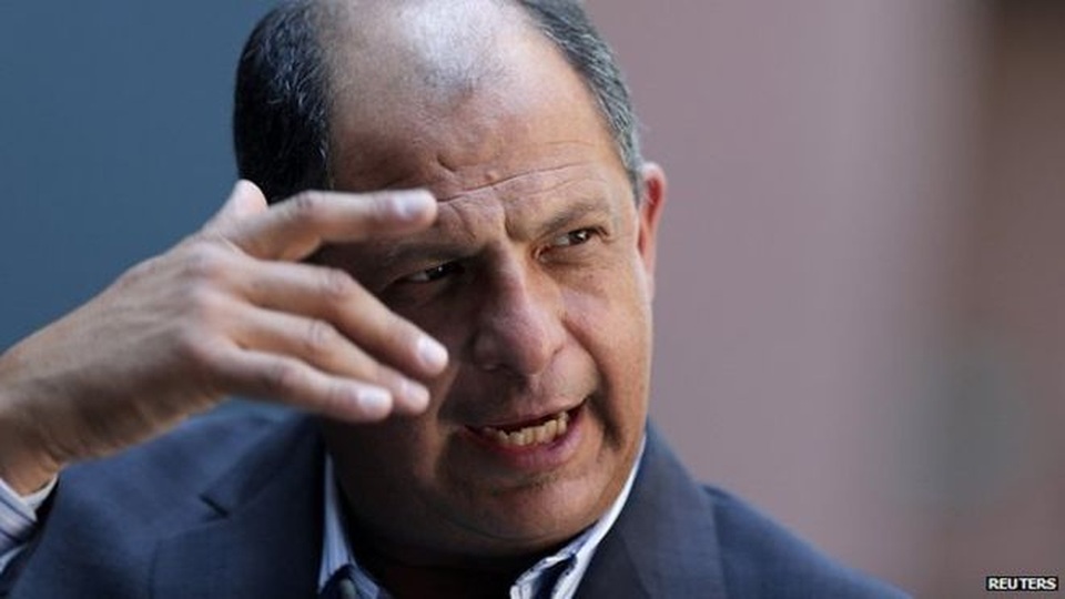 Tổng thống Costa Rica nuốt phải ong khi đang phát biểu - 1 Tổng thống Costa Rica Luis Guillermo Solis Rivera (Ảnh: Reuters)