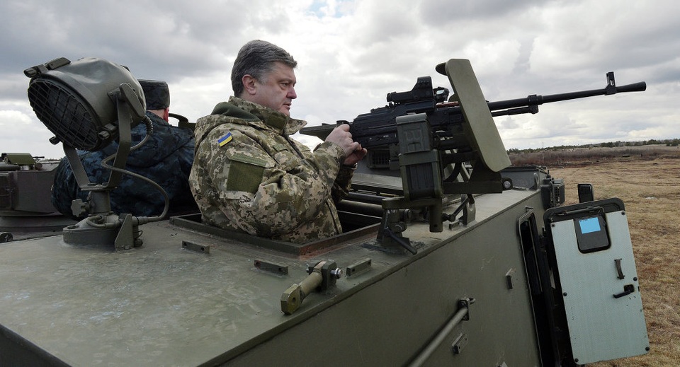 Nga nói sẽ hành động nếu Mỹ cấp vũ khí sát thương cho Ukraine - 1 Tổng thống Ukraine Petro Poroshenko (Ảnh: AFP)