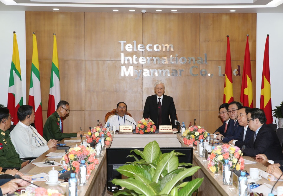 Tổng Bí thư Nguyễn Phú Trọng thăm công ty viễn thông MyTel - 1
Tổng Bí thư Nguyễn Phú Trọng cắt băng khánh thành Trụ sở Mytel.
