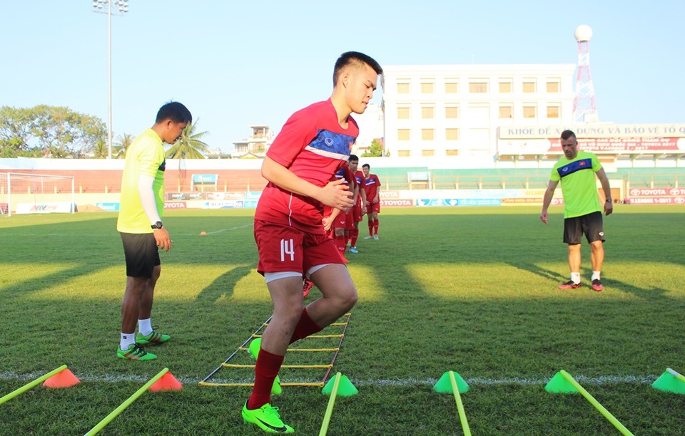 Tony Tuấn Anh tập buổi đầu tiên cùng U20 Việt Nam - 2 Tony Tuấn Anh mặc áo số 14 trong buổi tập cùng U20 Việt Nam