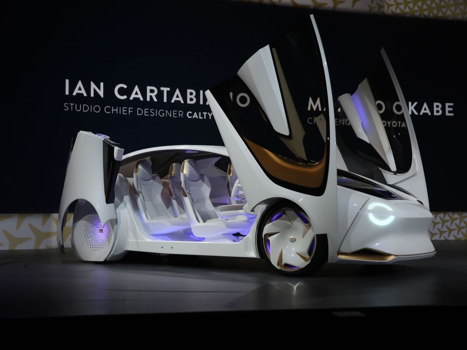 Ngành ô tô "tấn công" Triển lãm công nghệ CES 2017 - 11
Chiếc xe concept này của Toyota sử dụng trí tuệ nhân tạo, mang tên Yui, hoạt động giống như Siri, nhưng là trên 4 bánh. (Ảnh: Cnet)