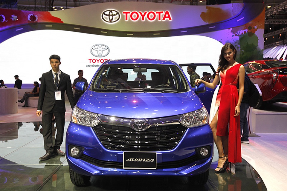 Toyota Avanza - Đừng thách thức khách hàng Việt - 5
Toyota Avanza xuất hiện tại Việt Nam lần này là phiên bản 7 chỗ, với chiều dài hơn 4,1m, thua Innova khoảng 50cm.