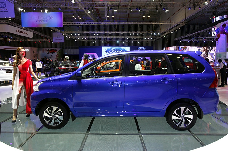 Toyota Avanza - Đừng thách thức khách hàng Việt - 6
Không những ngắn hơn, Avanza có chiều rộng và chiều cao khá khiêm tốn (khoảng 20cm mỗi chiều), sử dụng vành hợp kim 14).
