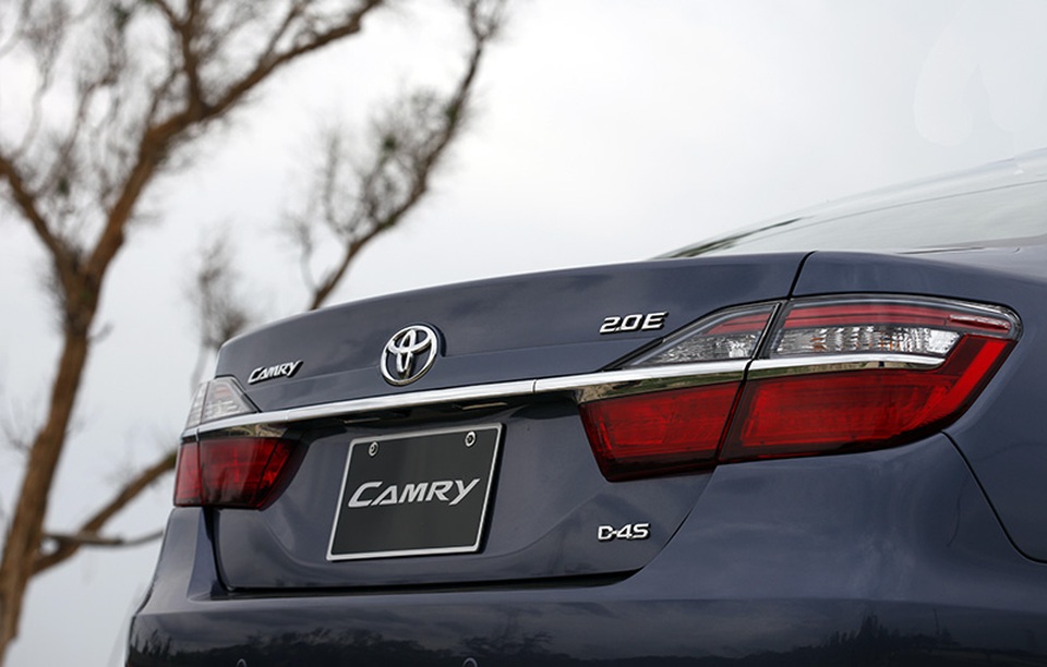 Toyota Camry mới 2016 có giá từ hơn 1 tỷ đồng - 3 Toyota Camry mới 2016 có giá từ hơn 1 tỷ đồng - 3
