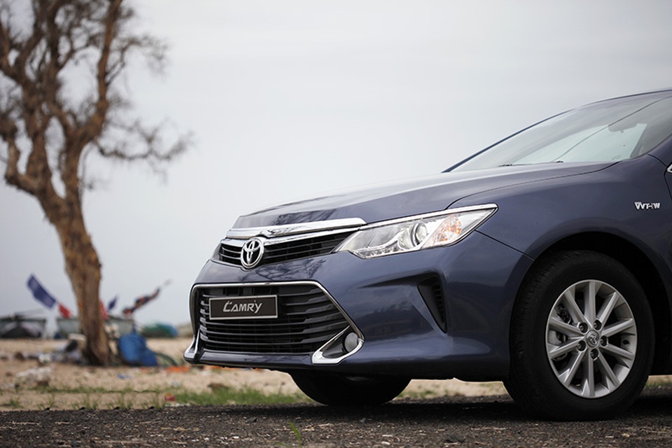 Toyota Camry mới 2016 có giá từ hơn 1 tỷ đồng - 2 Toyota Camry mới 2016 có giá từ hơn 1 tỷ đồng - 2
