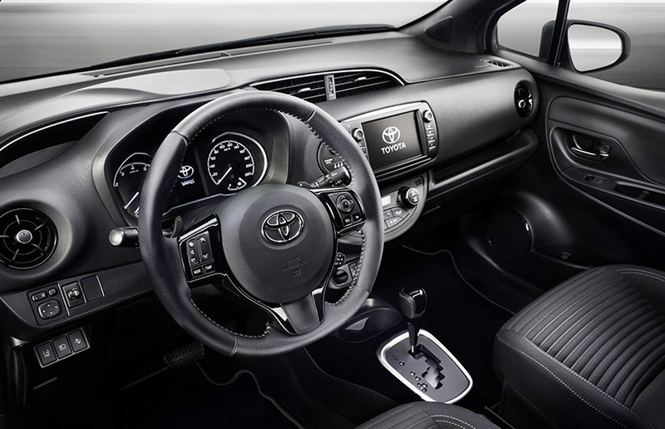 Toyota hé lộ Yaris mới - 3 Toyota hé lộ Yaris mới - 3