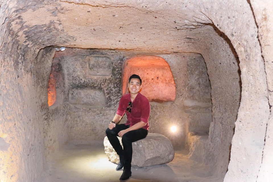 Thành phố 4 tầng dưới lòng đất và lâu đài bông Pamukkale kỳ thú ở Thổ Nhĩ Kỳ - 1 Nguyên Khang trong một căn phòng nằm dưới lòng đất của thành phố Cappadocia.