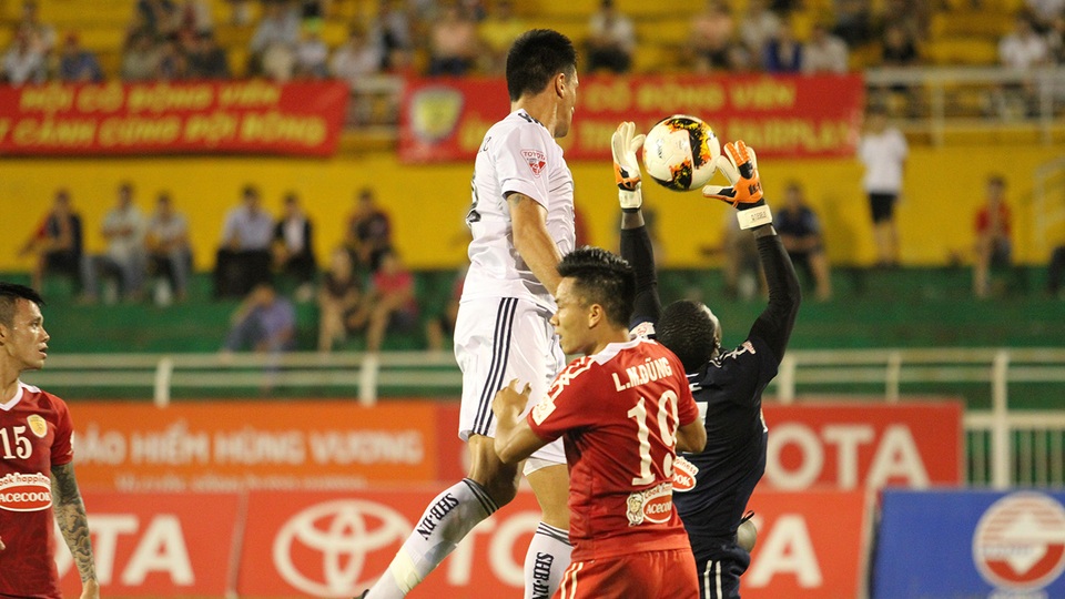 V-League nhạt nhòa cuộc đua vô địch và sự thờ ơ của người hâm mộ - 2 ... vì thế mà V-League càng về cuối càng vắng người xem (ảnh: Trọng Vũ)