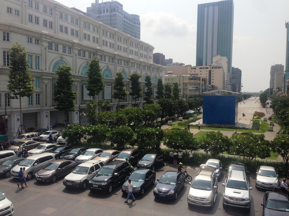 TPHCM sẽ có đơn vị sự nghiệp quản lý xe công? - 1 Hiện nay TPHCM có 693 xe công nhưng phần nhiều là xe cũ. So với quyết định 32 của Thủ tưởng Chính phủ, thành phố dư 353 xe công