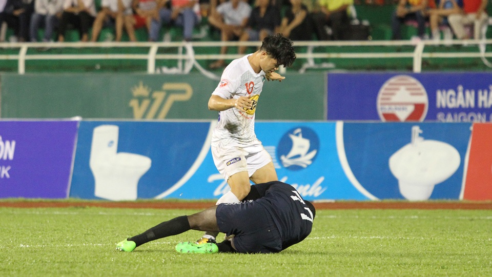 Tương lai nào cho Công Phượng, Tuấn Anh sau SEA Games 29? - 1 Công Phượng vẫn đang vất vả tìm lại chính mình tại V-League (ảnh: Trọng Vũ)