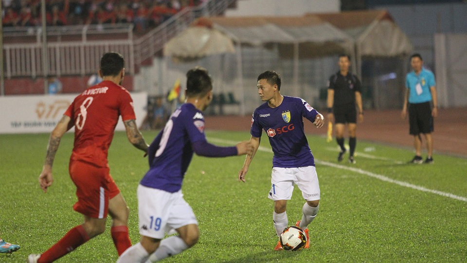 Thành Lương là tác giả của bàn mở tỷ số cho CLB Hà Nội (ảnh: Trọng Vũ)