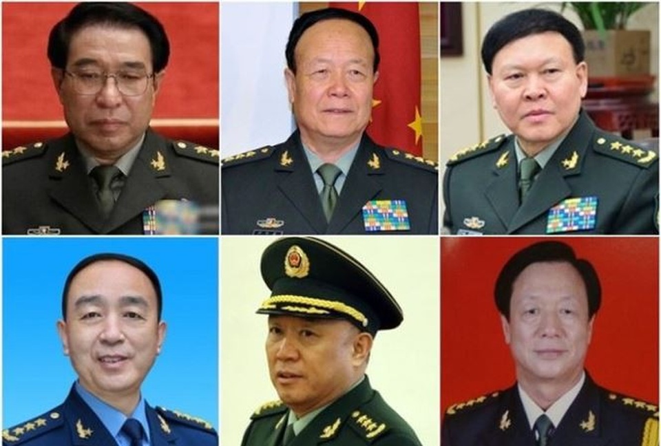 Cả trăm tướng lĩnh Trung Quốc "ngã ngựa" sau Đại hội 18 - 1
6 tướng Trung Quốc ngã ngựa (trên xuống dưới, trái qua phải) là Từ Tài Hậu, Quách Bá Hùng, Trương Dương. Điền Tu Tư, Vương Kiến Bình, Vương Hỉ Bân.