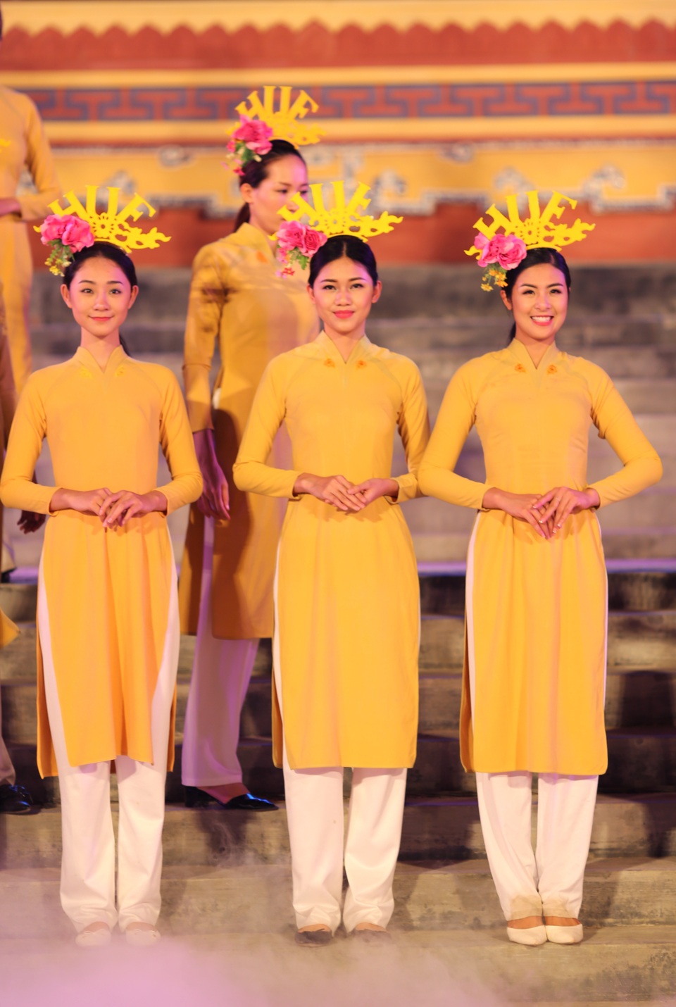 Ngọc Hân cũng tâm sự, mặc dù khá mệt vì lịch trình hoạt động của cô và các người đẹp khá dày đặc trong suốt 4 ngày vừa qua nhưng họ vẫn rất vui vì đã đóng góp vào sự thành công của Festival Huế 2017.